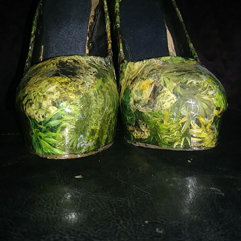 Size 7 420 Heels - Picture 6 of 8